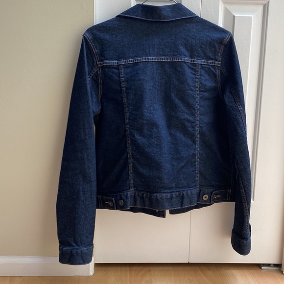 Hi there, I’m selling a Canadian size small jean jacket from Uniqlo. - Picture 2 of 2